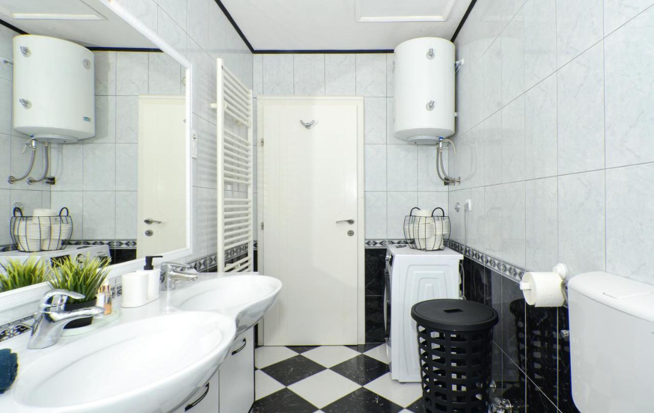 Copacabana Beach Apartments Трогир Экстерьер фото