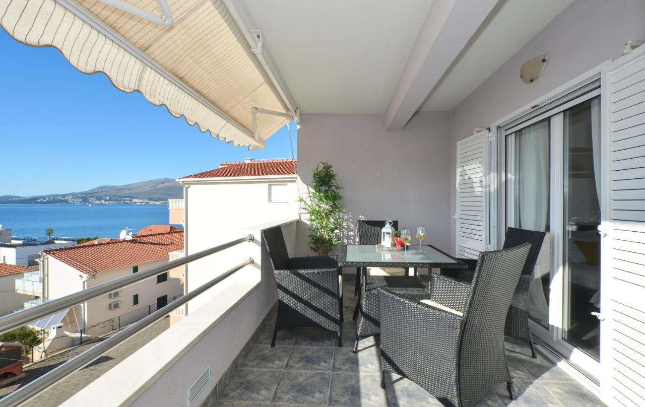 Copacabana Beach Apartments Трогир Экстерьер фото
