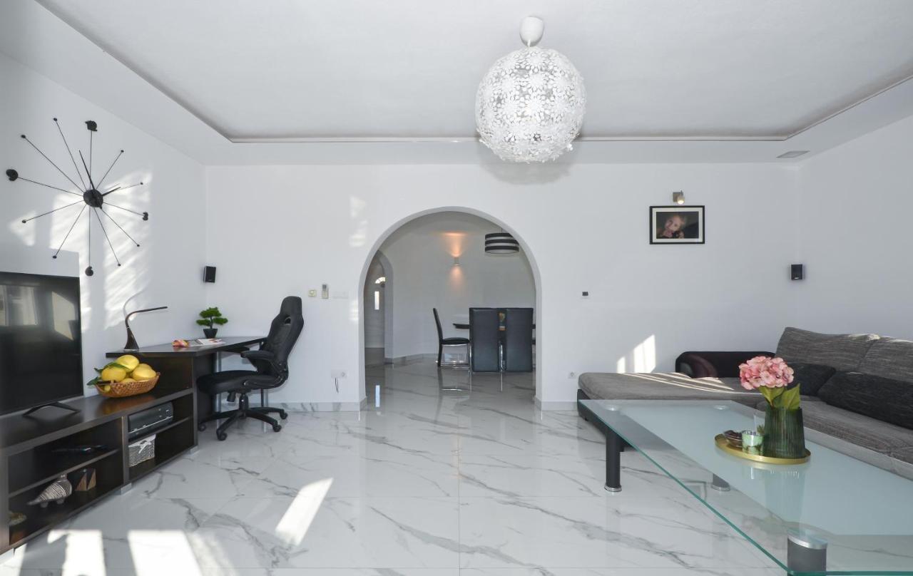 Copacabana Beach Apartments Трогир Экстерьер фото